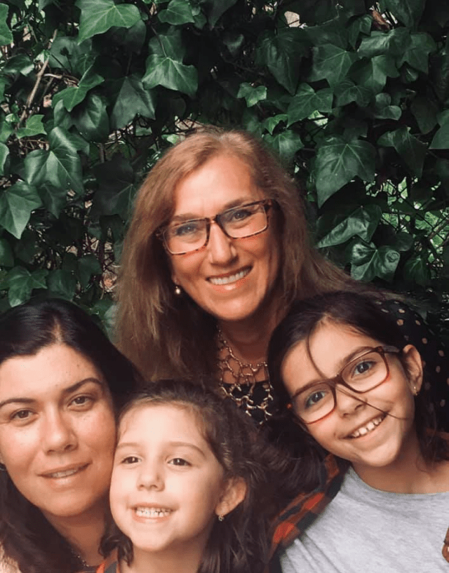 família feliz e sorridente